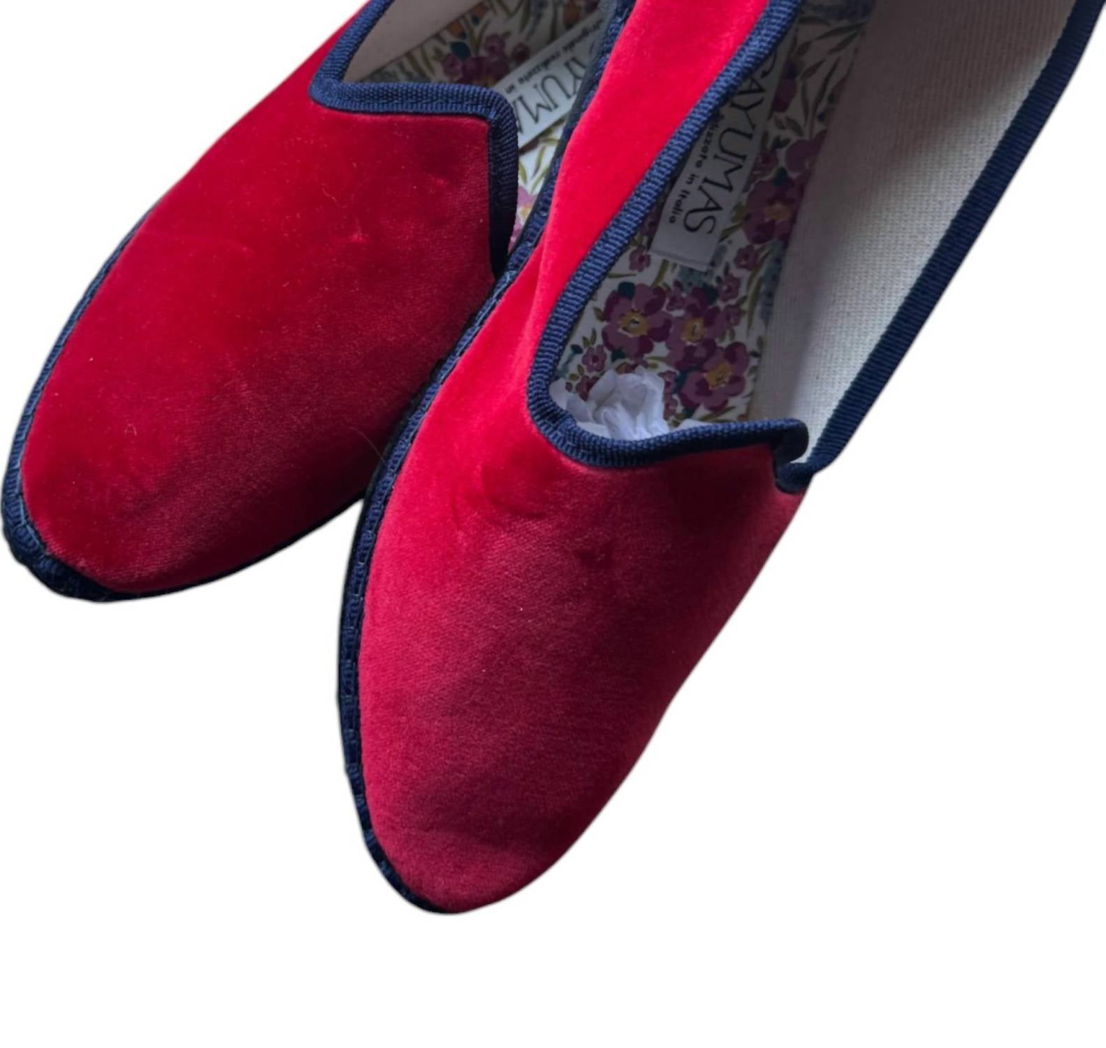 081bee94-8cc8-4d87-8f01-d1bcba5941fc-upscale_15k-1500x1500-70 Cayumas - Women's Velvet Loafers - Image 1