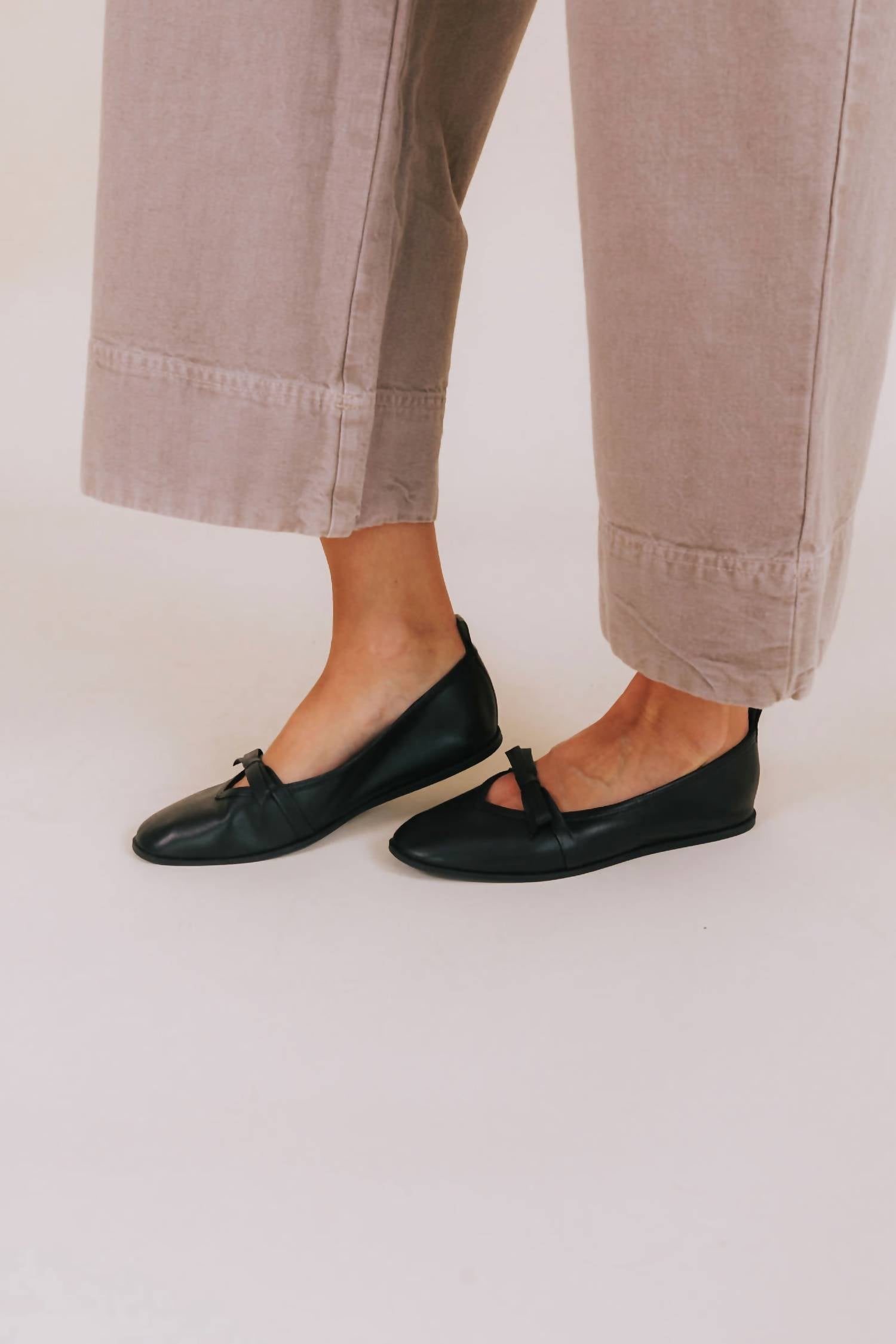 1515c732-b660-4922-b847-2b1a7776adb4-upscale_15k-1500x1500-70 Free People - Mania Bow Flats - Image 1