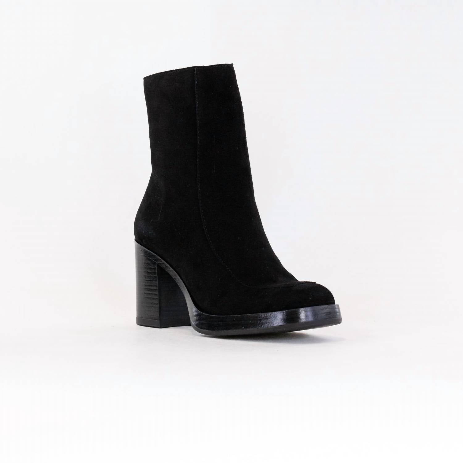 36e38baf-d29b-47d2-abad-210639501ef0-upscale_15k-1500x1500-70 Eric Michael - Women's Alice Boot - Image 1