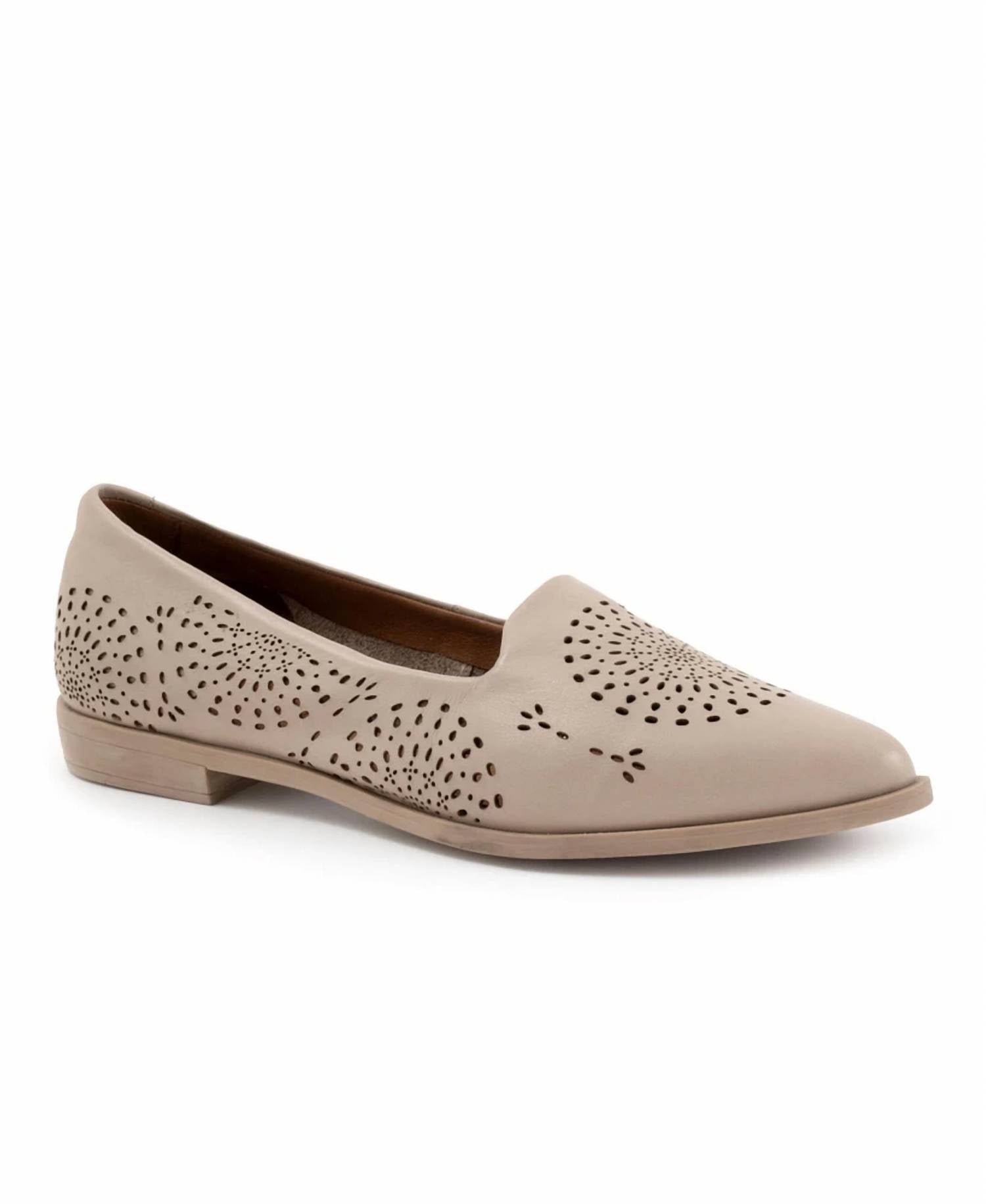 380dc356-4b33-4449-8c63-ed68f0ba91e9-upscale_15k-1500x1500-70 Bueno - Women's Brandy Flat Shoes - Image 1