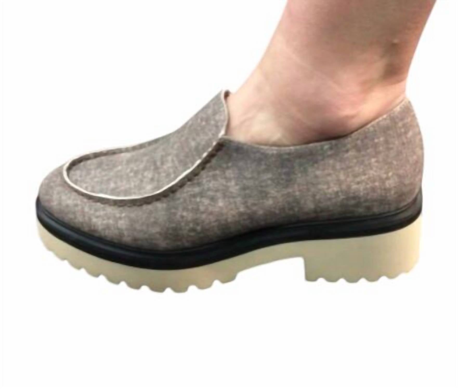3b66e887-a16b-4acc-b5a8-006d7a14fd7f-upscale_15k-1500x1500-70 All Black - Women's Printed Loafer - Image 1