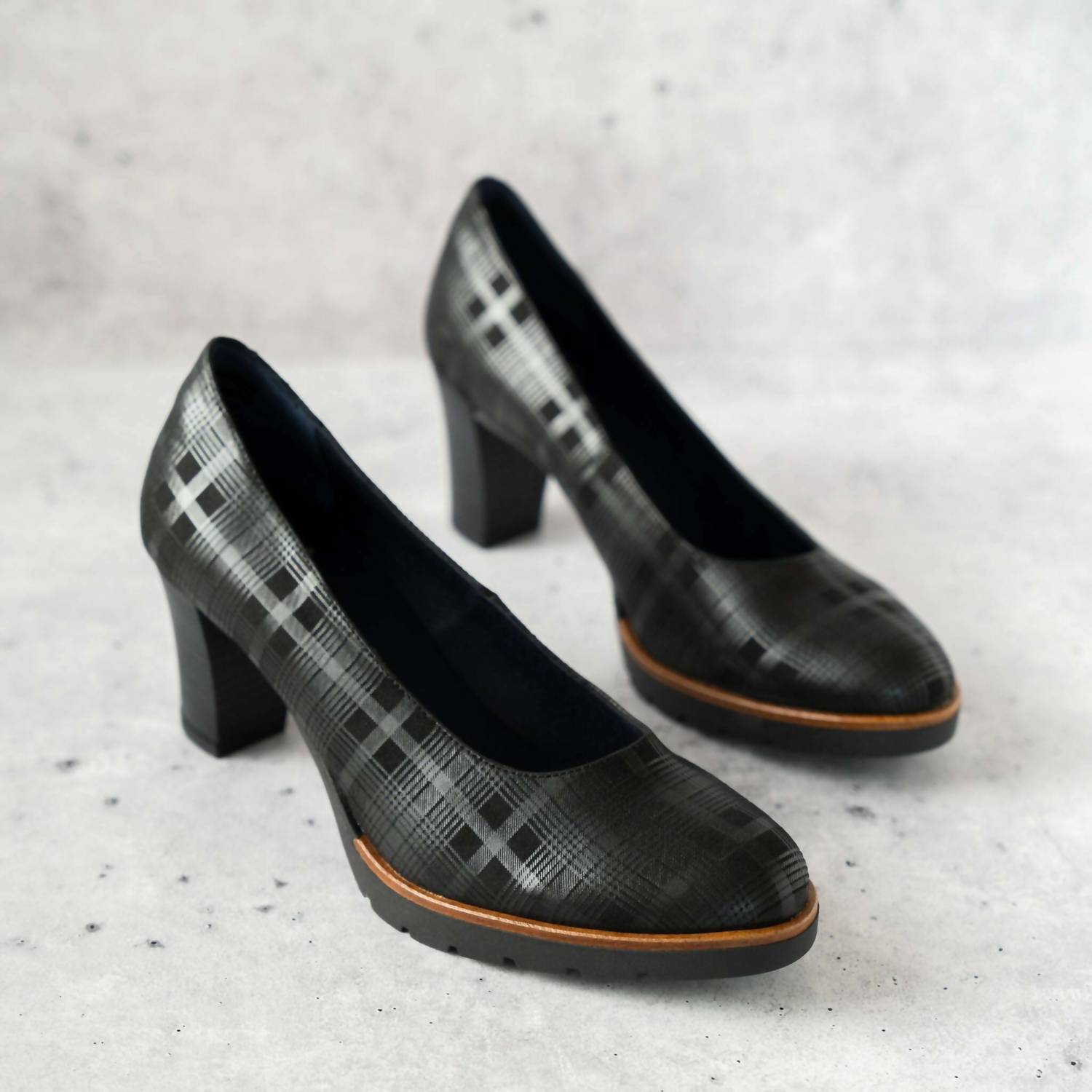 48ce3684-65d5-4db8-a561-0f04fb83e7da-upscale_15k-1500x1500-70 Fluchos - Women's Plaid And Checked Sandals - Image 1