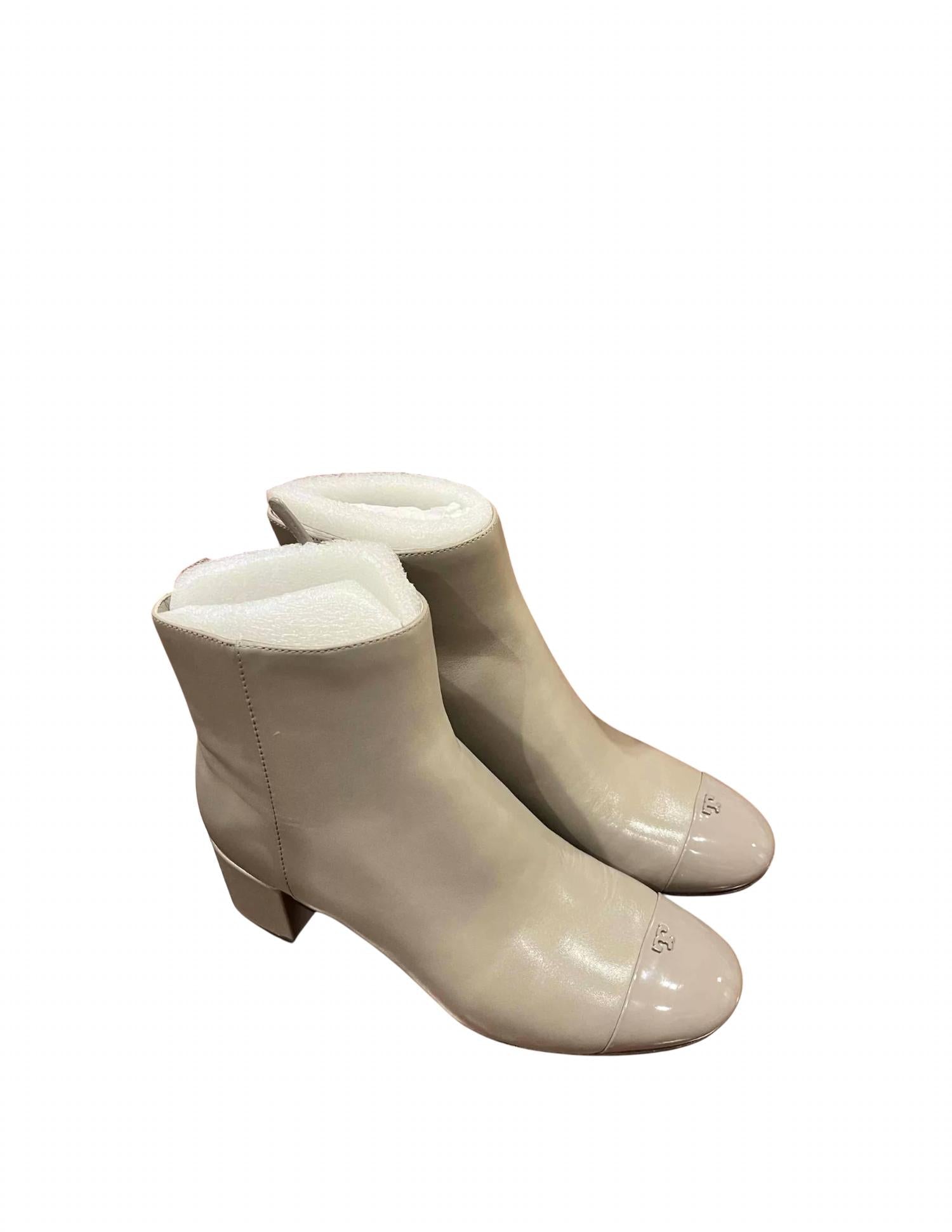 52c992db-5ac5-4c1f-a036-8d3271c4de98-upscale_15k-1500x1500-1 Tory Burch - Women Shelby 50MM Bootie - Image 1