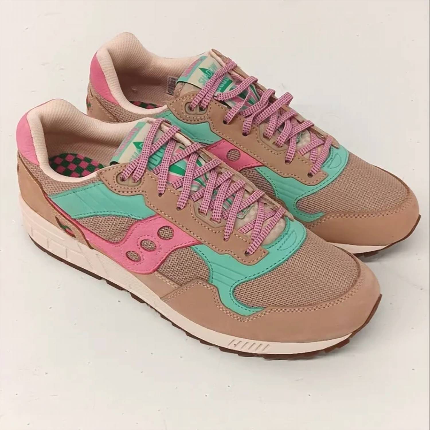 54c808df-7f17-48a0-8fd9-6e2ec36503d3-upscale_15k-1500x1500-70 Saucony - Women's Shadow 5000 Earth Citizen Low Top Sneakers - Image 1