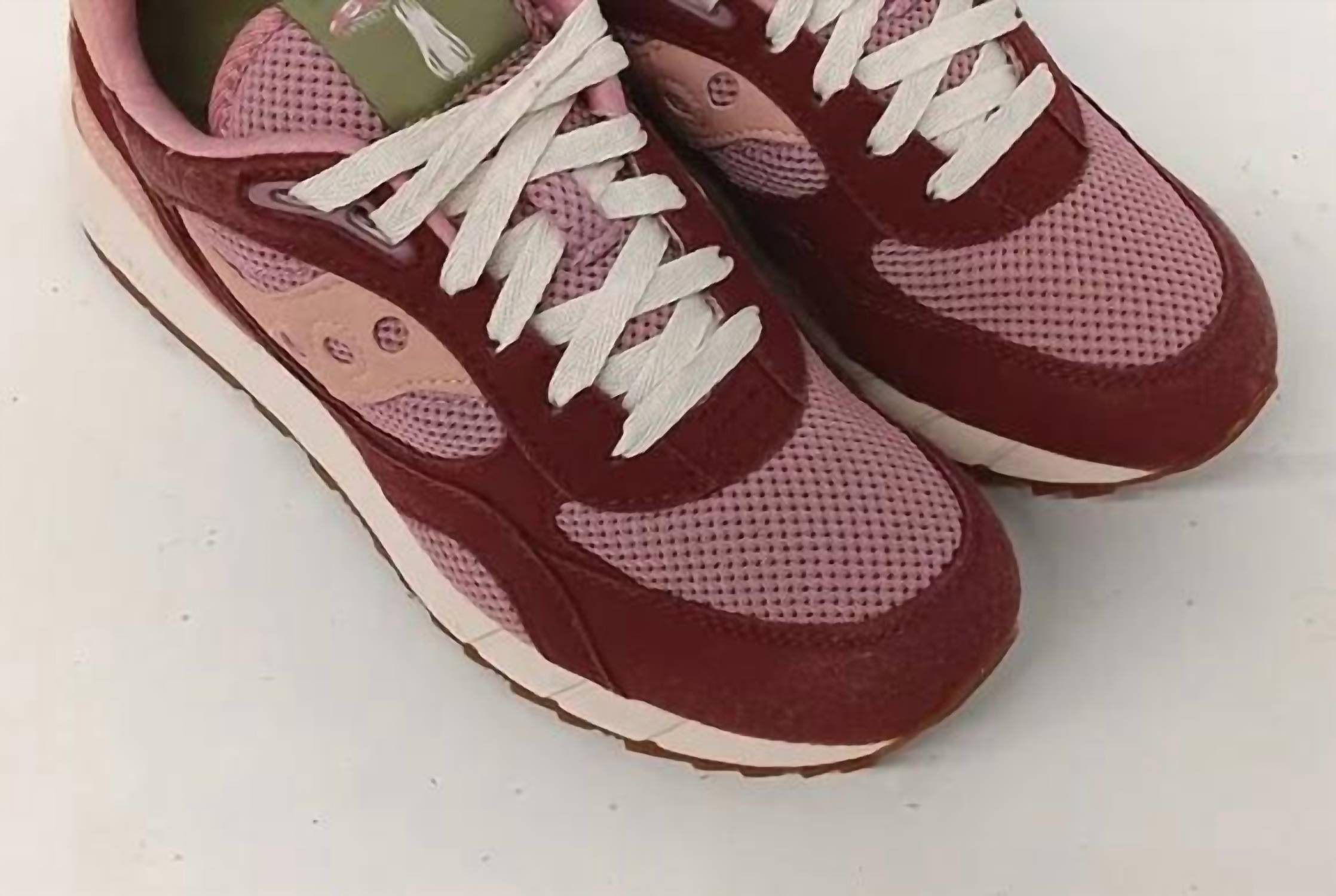 555bcb3c-2f26-4cc0-9632-a28fcb943dcf-upscale_15k-1500x1500-70 Saucony - Women's Shadow 6000 Mushroom Low Top Sneakers - Image 1