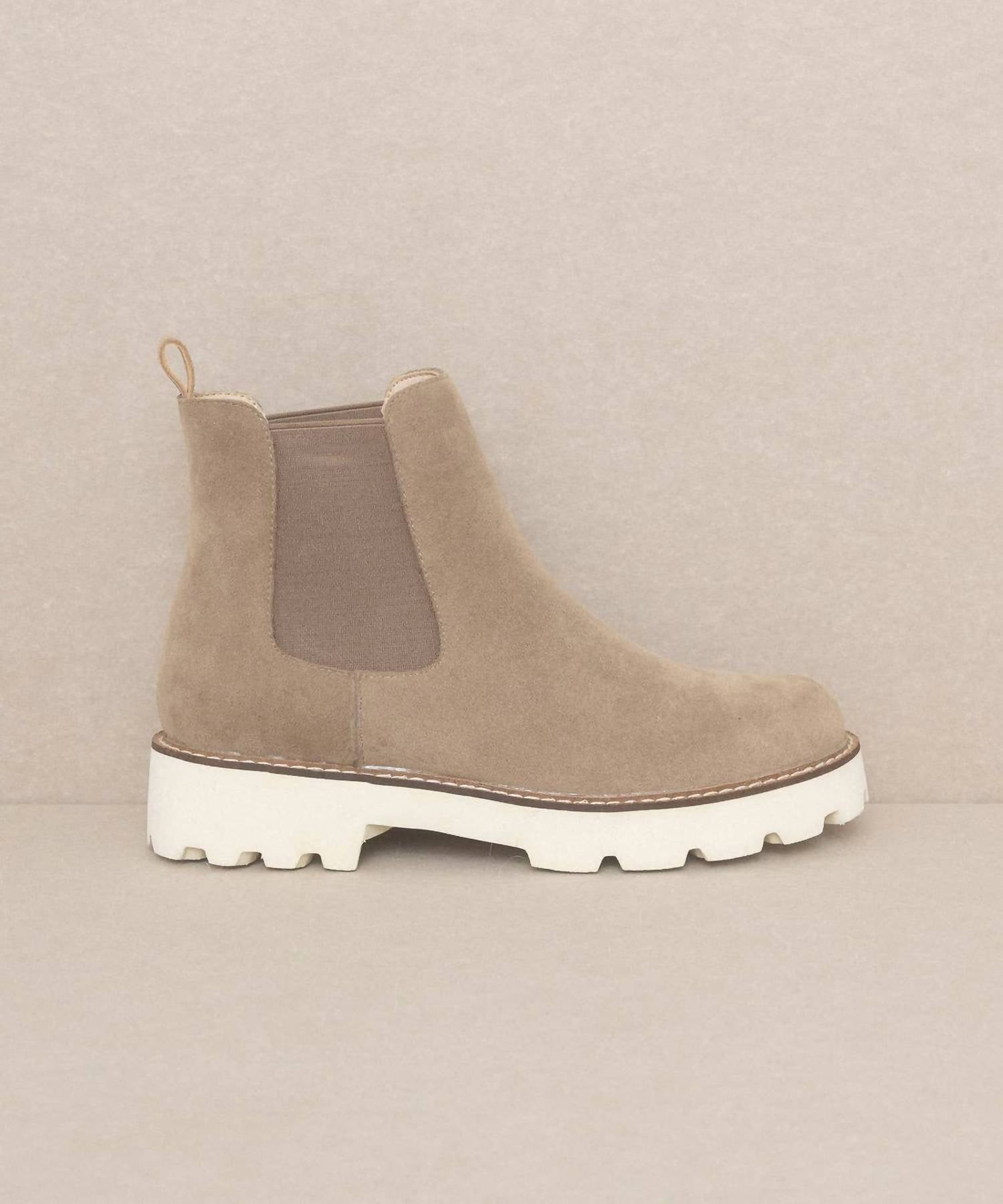 6c3717ed-39bf-4a2e-94ca-b6923a145788-upscale_15k-1500x1500-70 Oasis Society - Women's Gianna Chunky Sole Chelsea Boot - Image 1