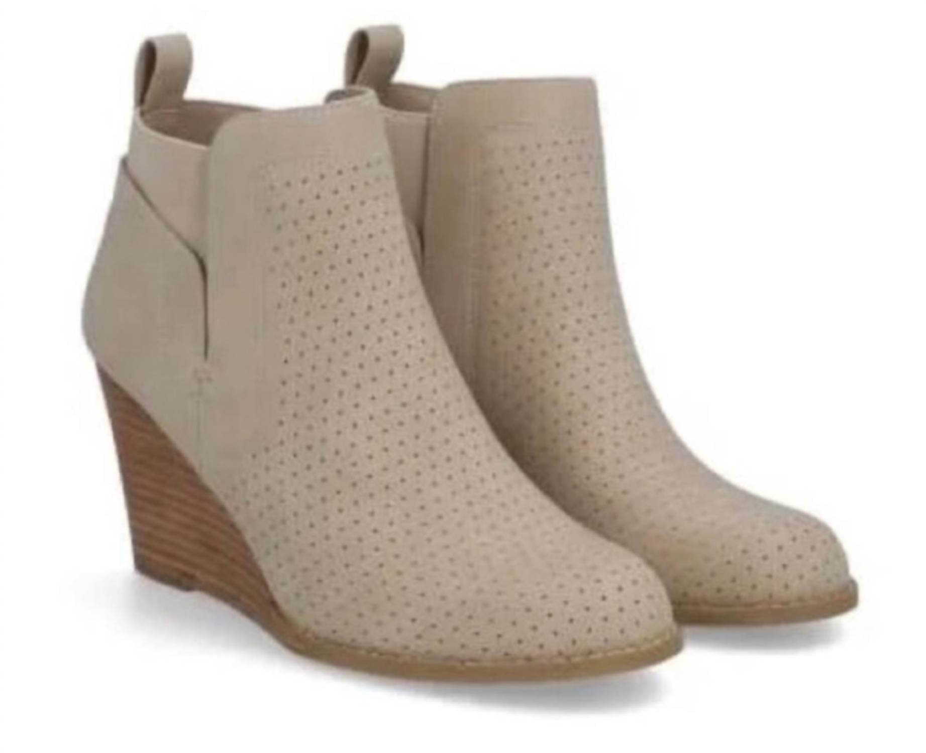 9356967a-9fcd-484d-af22-b1f0e9268977-upscale_15k-1500x1500-70 Dolce Vita - Women's Vegan Leather Gerdy Ankle Wedge Boots - Image 1