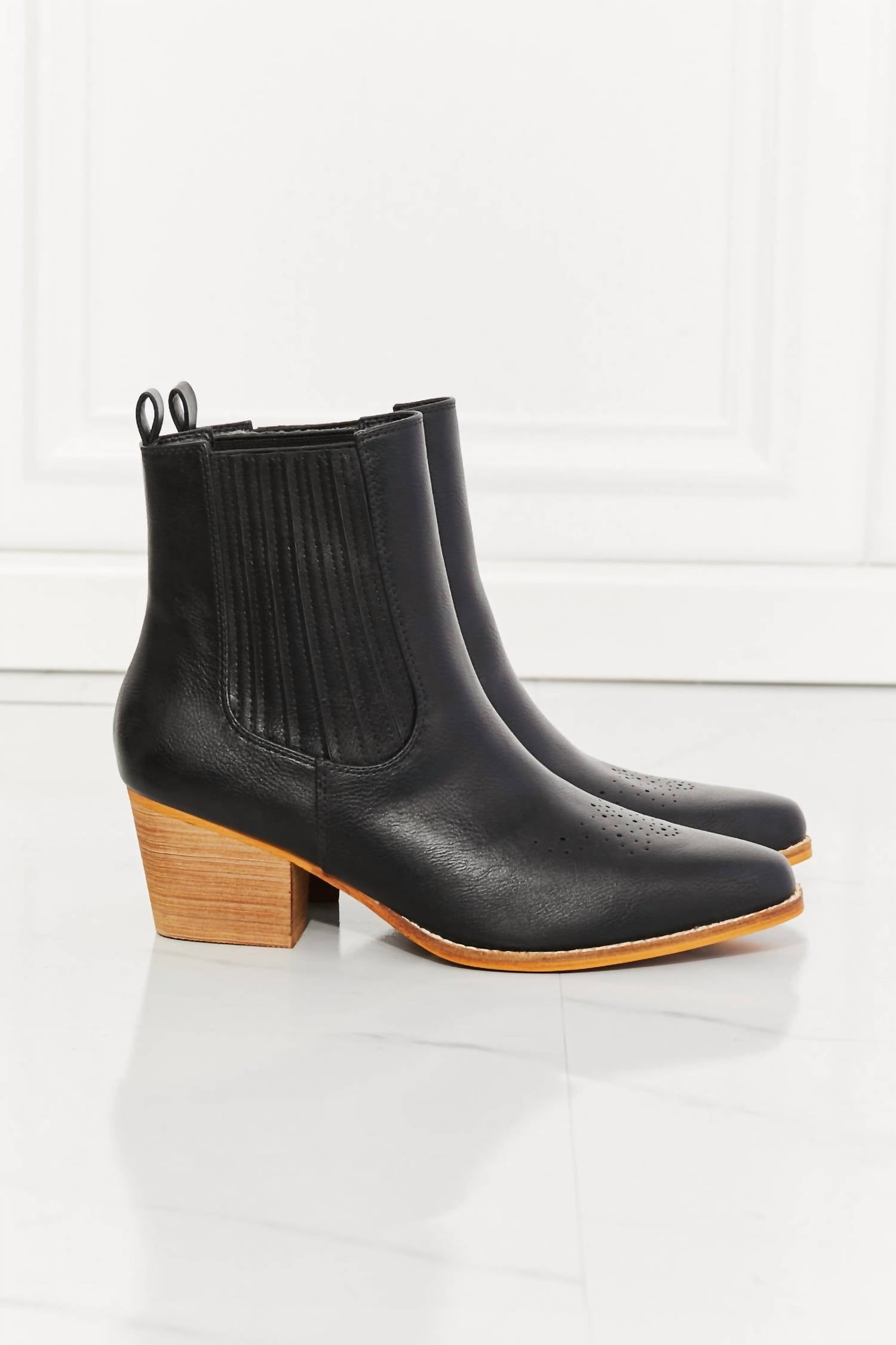 a5c22243-2c04-4d16-a078-098cc58afd65-upscale_15k-1500x1500-70 Mmshoes - Women's Love The Journey Chelsea Boots - Image 1