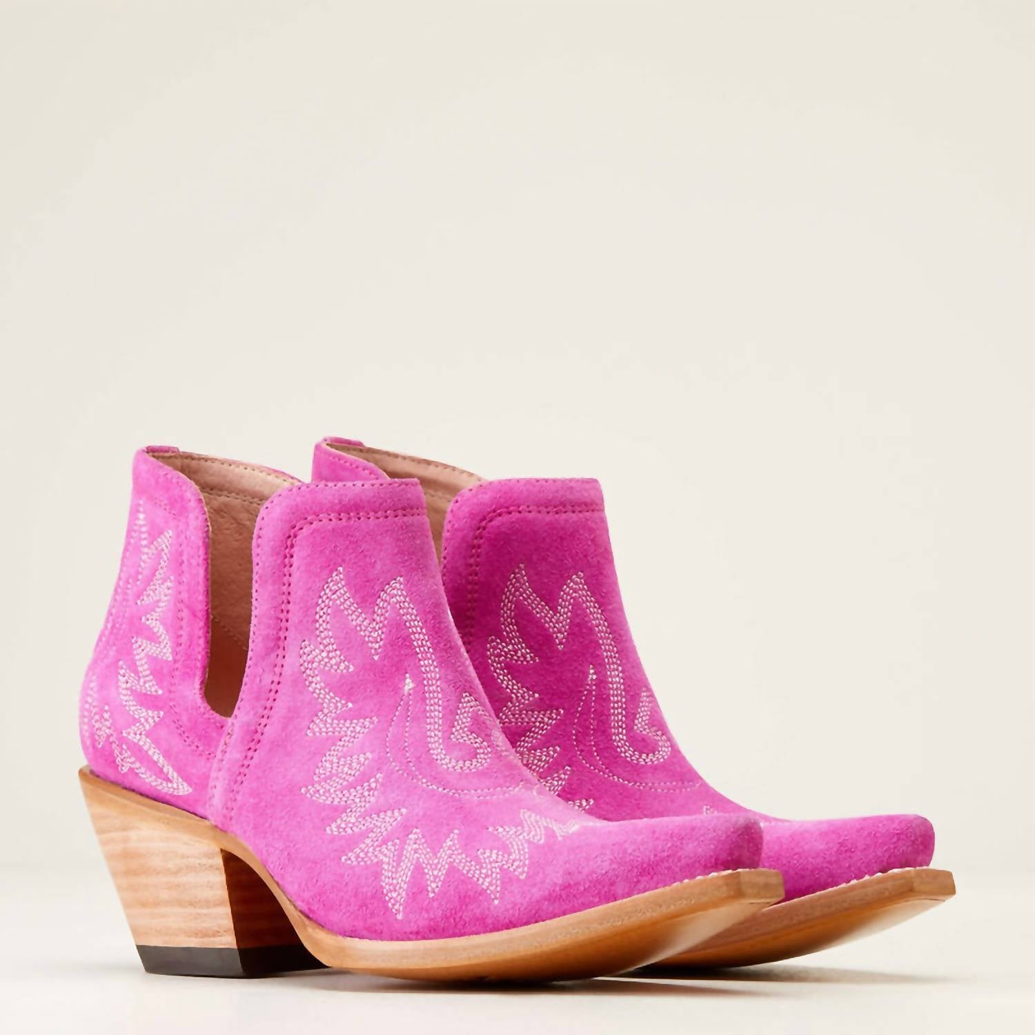b4d626b9-7d83-4656-80cc-58fb6c89463b-upscale_15k-1500x1500-70 Ariat - Women's Western Dixon Boot - Image 1