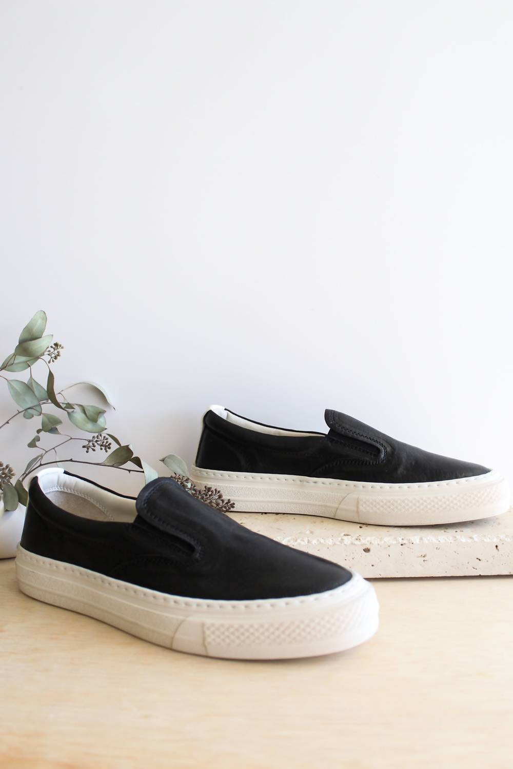 b602e490-30e2-4a2c-88ed-bcb98d710fd7-upscale_15k-1500x1500-70 Moma Shoes - Women's Vintage Slip On Shoes - Image 1