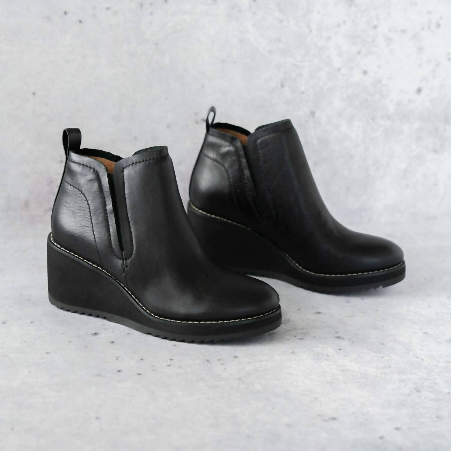 d9af899e-5297-4682-920e-15f4953e7b44-upscale_15k-1500x1500-70 Sofft - Women's Emeree Bootie - Image 1