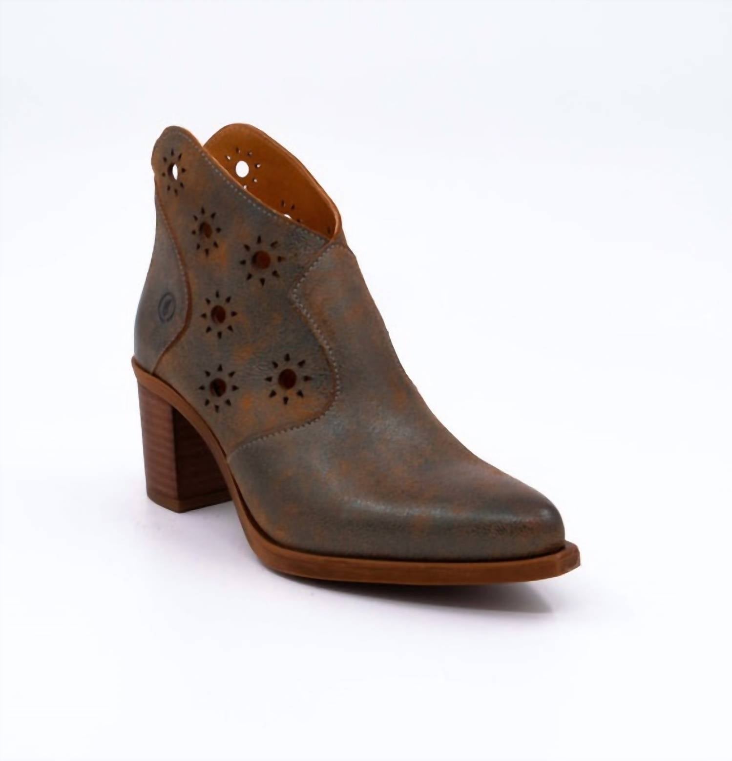 e5d5ab63-e9ac-4e48-9d86-dd3d79d84534-upscale_15k-1500x1500-70 Casta - TERRY BOOTIE - Image 1